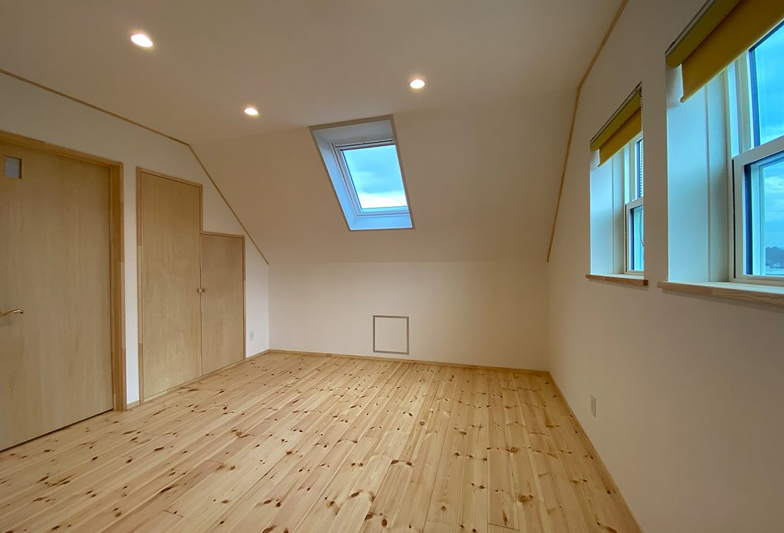 薪ストーブとダイニング