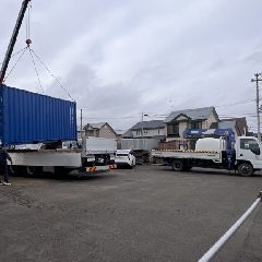 コンテナ、、テナ事よ。